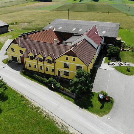 Kindererlebnis- Und Biobauernhof Hipp-Bruckner Wornharts Bagian luar foto