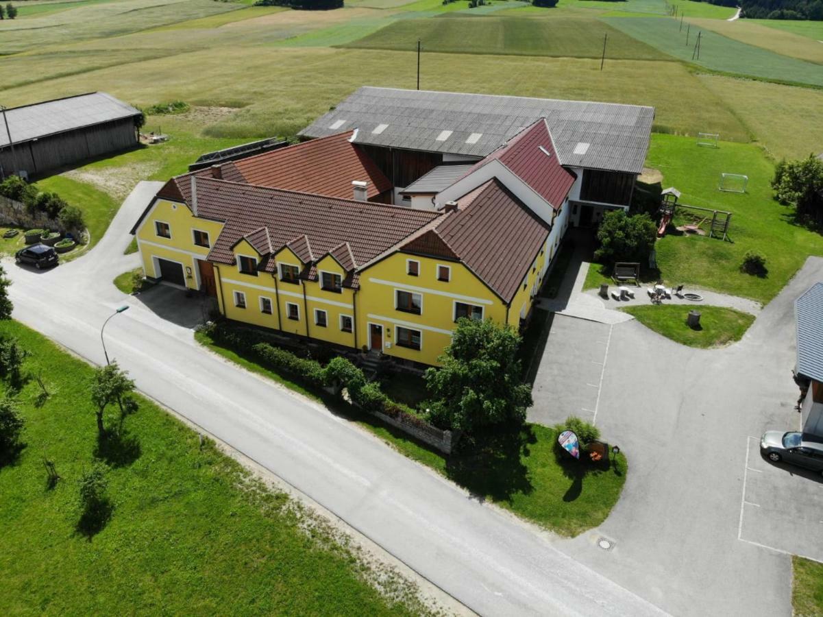 Kindererlebnis- Und Biobauernhof Hipp-Bruckner Wornharts Bagian luar foto